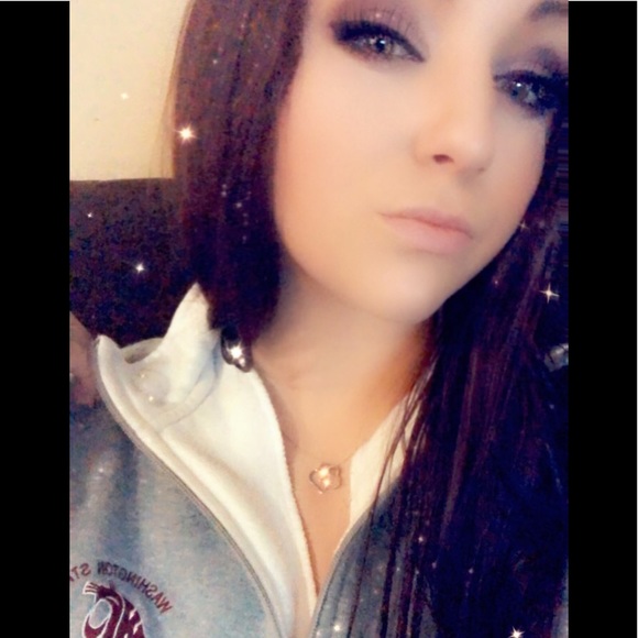 Profile Picture of Brittany Scheppe (@brittanyscheppe) on Poshmark