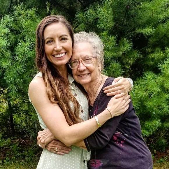 Profile Picture of Samantha Buehler (@bsamanthajo) on Poshmark