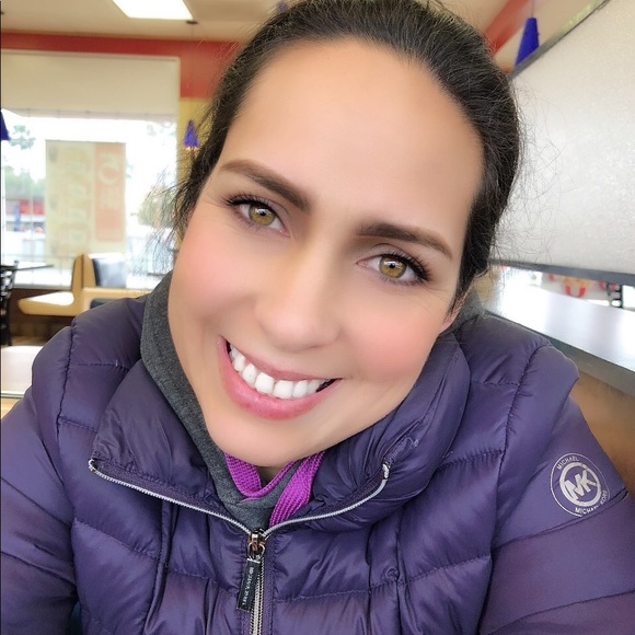 Profile Picture of Daniella Lima (@danilima84) on Poshmark