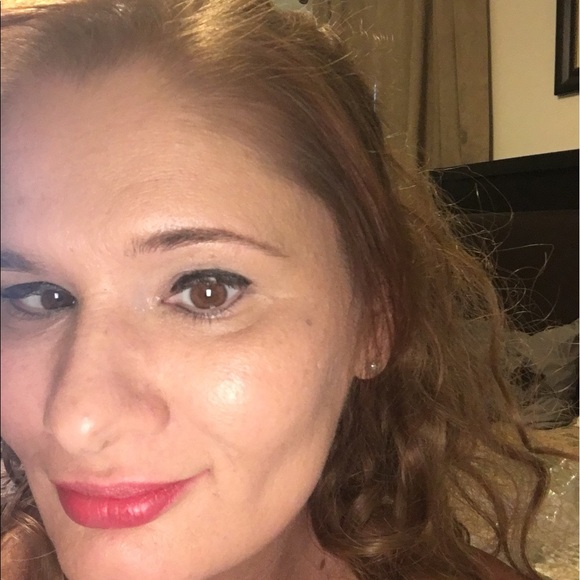 Profile Picture of Crystal Calhoun (@superstar3178) on Poshmark