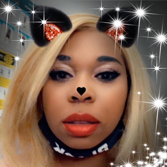 Profile Picture of Sheillie Weillie (@clerveaux12) on Poshmark