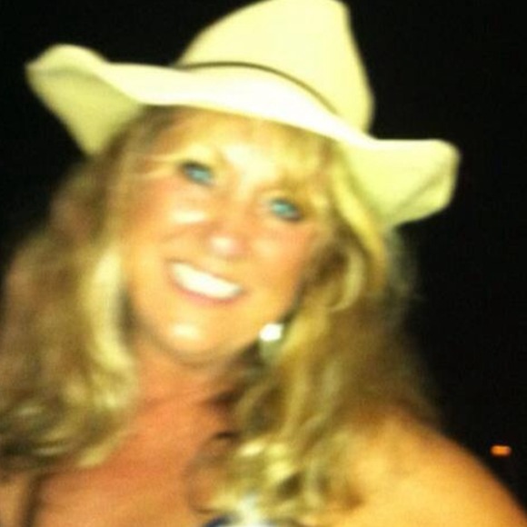 Catherine Haselkorn - Poshmark Profile Picture of Catherine Haselkorn (@catherine906837) on Poshmark