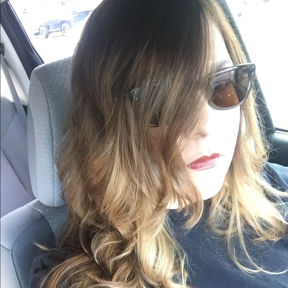 Profile Picture of Ivonne Cintron (@ennovi74) on Poshmark