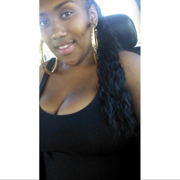 Profile Picture of Lyn Marcial (@evei9) on Poshmark