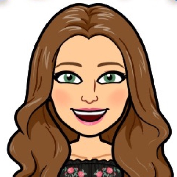 Profile Picture of Gaby Grecula (@gabygrecula) on Poshmark