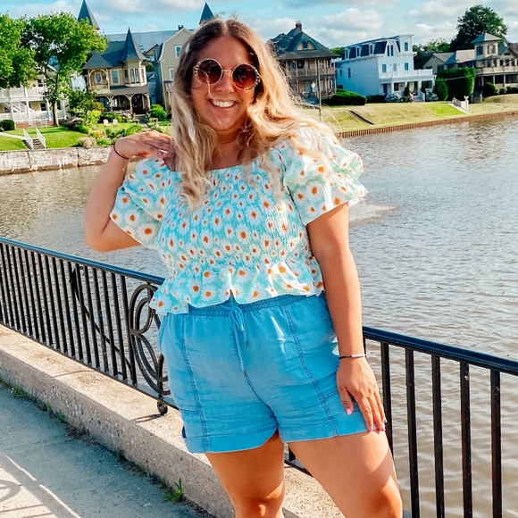 Profile Picture of Shaylyn Tobin (@shaytobin15) on Poshmark