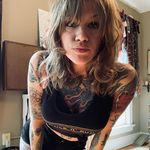 Profile Picture of Danielle Jensen (@momma.in.black) on Instagram