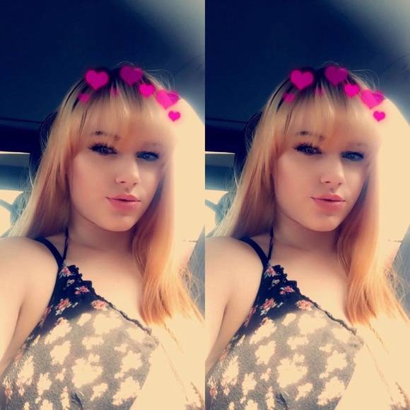 Profile Picture of Bailey Charpenter (@bcharpenter) on Poshmark