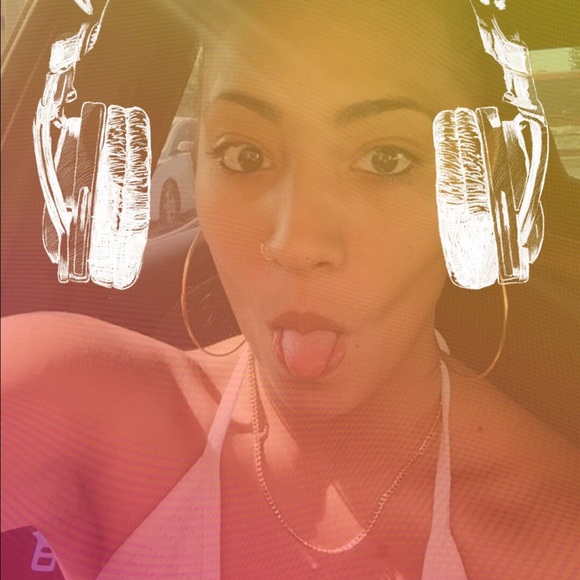 Profile Picture of Raylah Pullien (@raylah7) on Poshmark