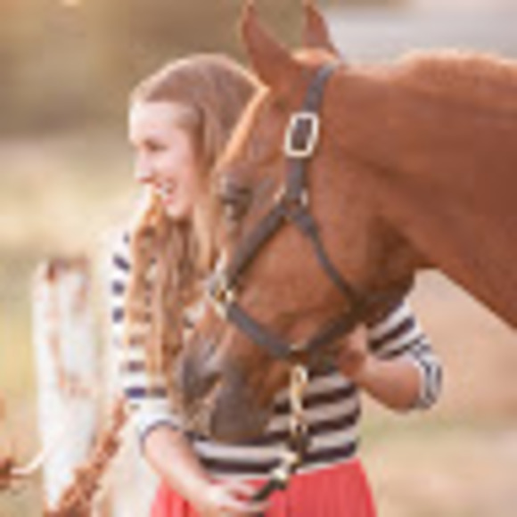 Profile Picture of Taylor Kilgore (@taylorkilgor619) on Poshmark