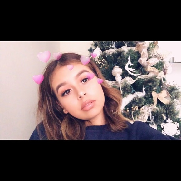 Profile Picture of Angelica Olmedo (@angeliicaamar) on Poshmark