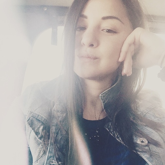 Dani Popova - Poshmark Profile Picture of Dani Popova (@dobrodana) on Poshmark