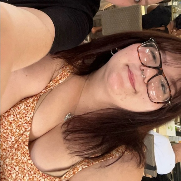 Profile Picture of Halie Greer (@haliegreer41) on Poshmark