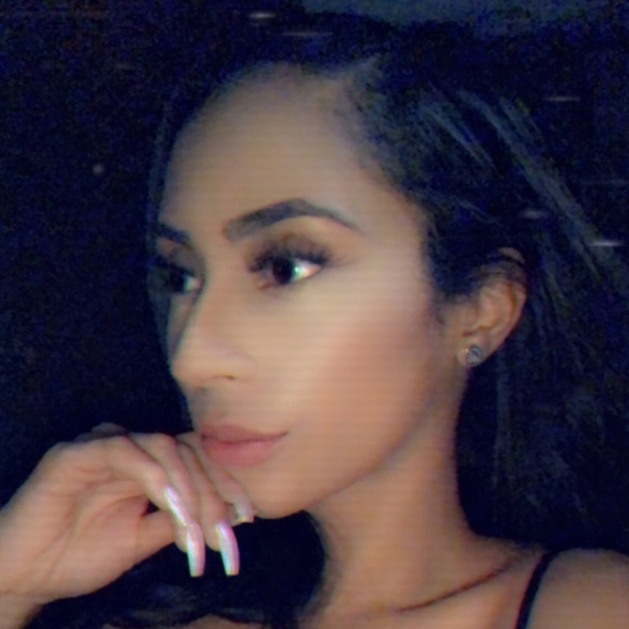 Profile Picture of Joshlyn Latimer (@jlatimer86) on Poshmark