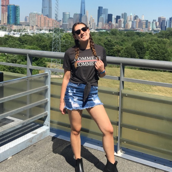Profile Picture of Sam Blizard (@samblizard143) on Poshmark