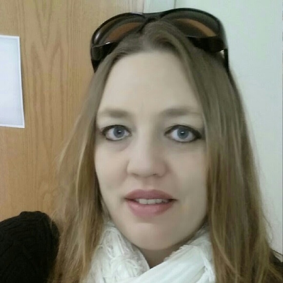 Profile Picture of Jennifer Horne (@jennkev3795) on Poshmark