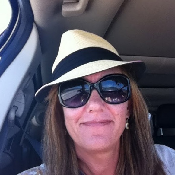 Profile Picture of Peggy Piscopo (@popofcolorjc) on Poshmark
