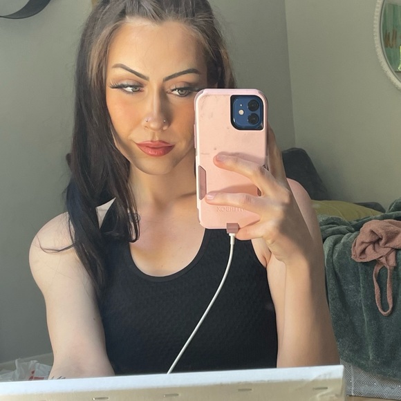 Profile Picture of Ashley Volpi (@ashley_volpi) on Poshmark