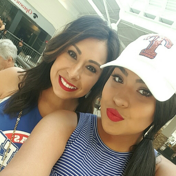 Profile Picture of Julie Sanmiguel (@samnjules2016) on Poshmark