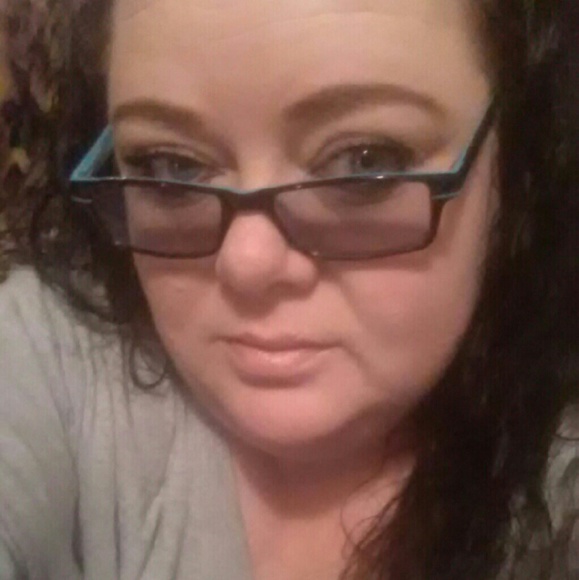 Profile Picture of Nelda Alvarado (@nelda6904) on Poshmark