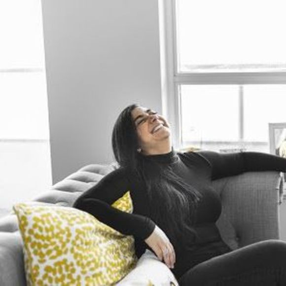 Profile Picture of Victoria Didiano (@vdidiano) on Poshmark