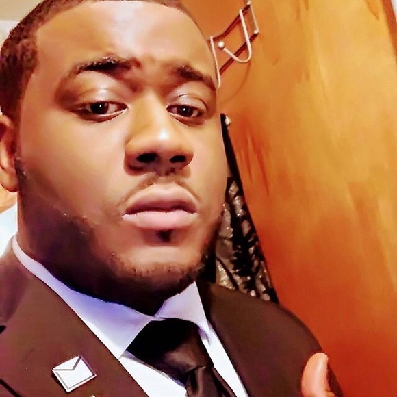 Profile Picture of Andre Rogers (@trich_titan420) on Poshmark