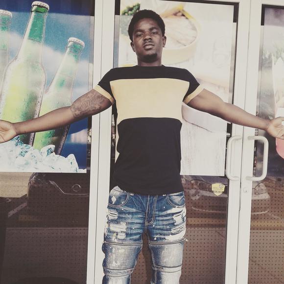 Profile Picture of Tyrell Moore (@tyrell813) on Poshmark