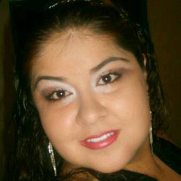 Profile Picture of Cintia Portillo (@cintia888) on Poshmark