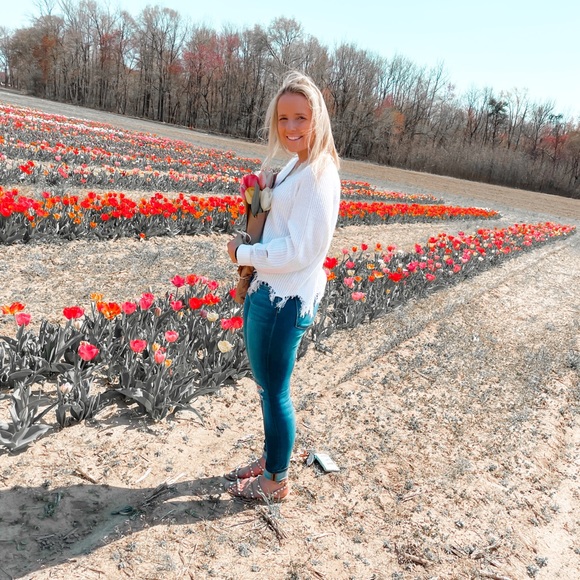 Profile Picture of Cara Cornatzer (@ccno) on Poshmark