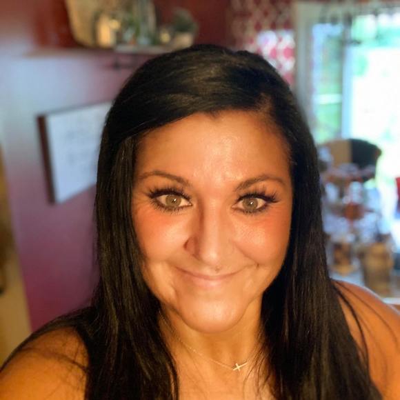 Profile Picture of Kimberly Davis stigall spoonmore (@butterflystig) on Poshmark