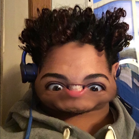 Profile Picture of Justin Aviles (@thuglife056) on Poshmark