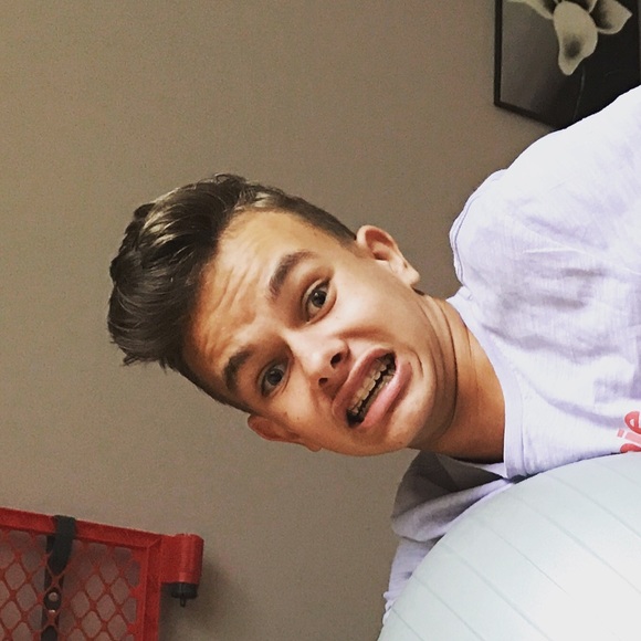 Tony Lisenko - Poshmark Profile Picture of Tony Lisenko (@tonyman56) on Poshmark