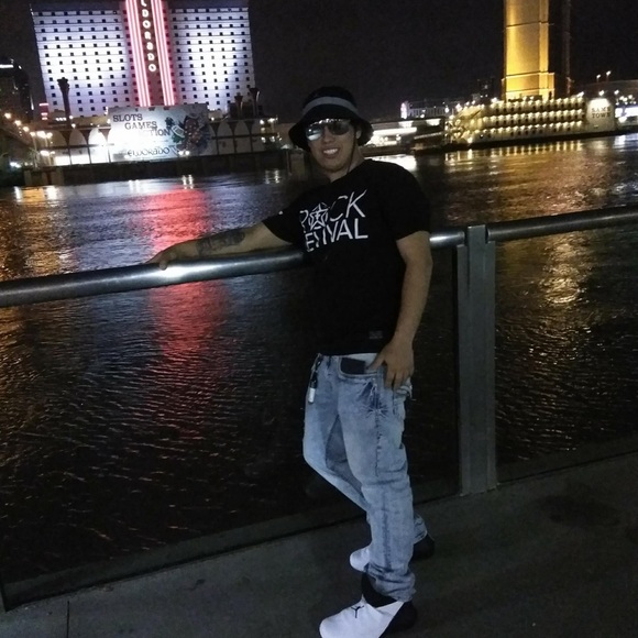 Profile Picture of Cody Crouch (@crouchcody21) on Poshmark