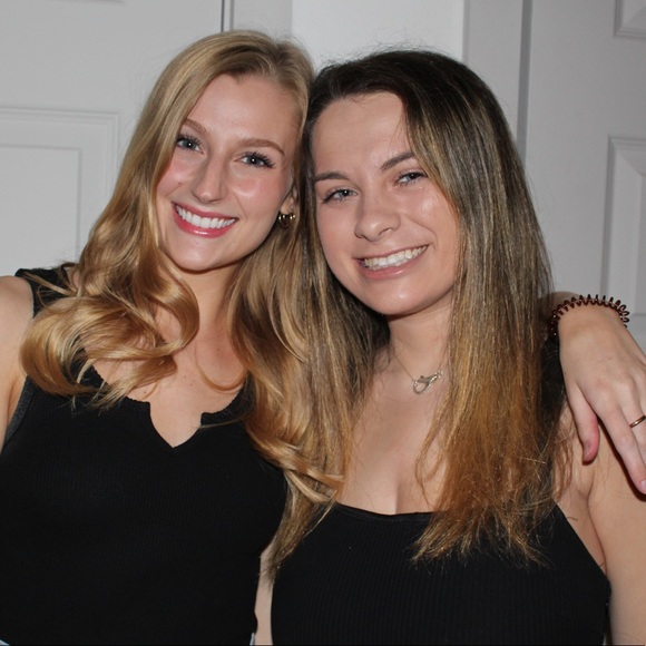 Profile Picture of Hannah Murray (@hemurray2100) on Poshmark