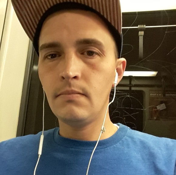 Profile Picture of Jimmy Bertoncin (@jimmybertoncin) on Poshmark