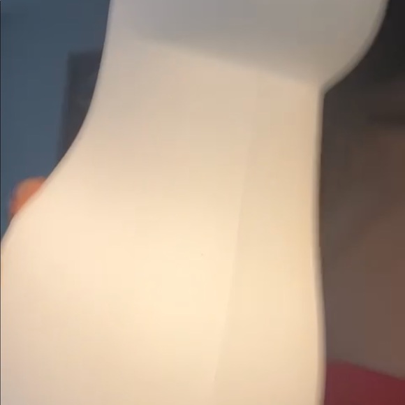 Profile Picture of S n o w F lake (@vyuxyz) on Poshmark