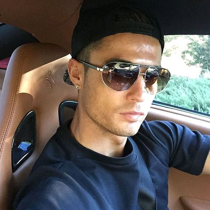 Profile Picture of johnlessi (@uscominfrom) on Tiktok
