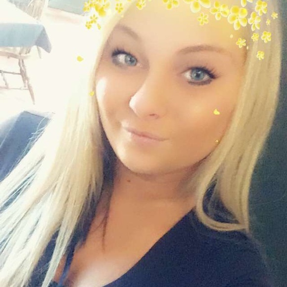 Profile Picture of Lisa Bordinger (@lisabordinger) on Poshmark