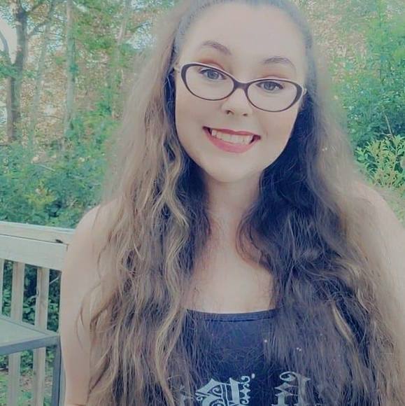 Profile Picture of Sarah Causey (@sarahc0000) on Poshmark