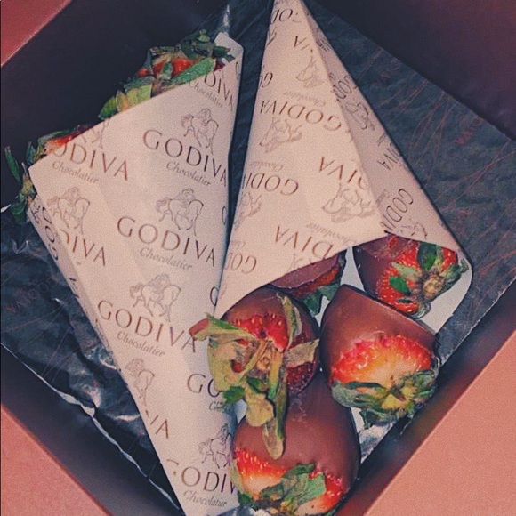 Profile Picture of Brooke Nhim (@brookenhim_) on Poshmark