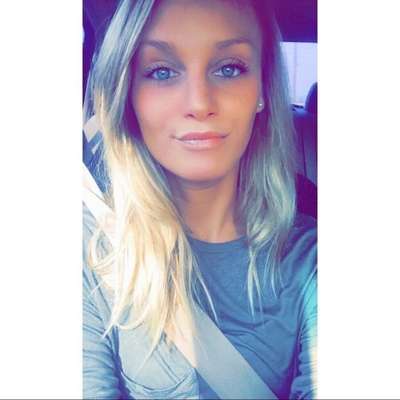 Profile Picture of Brandi Collins (@cbrandi701) on Poshmark