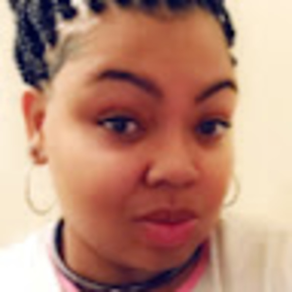 Profile Picture of Alaina Wilkins (@alaina_1221) on Poshmark