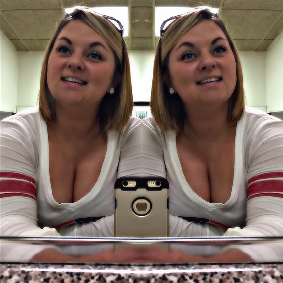 Profile Picture of Brittany Pelleteri (@bpelleteri) on Poshmark