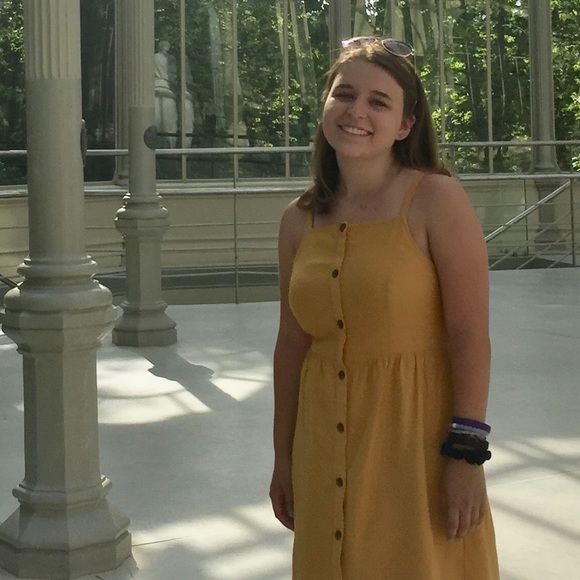 Profile Picture of Anna Sentner (@annasentner) on Poshmark