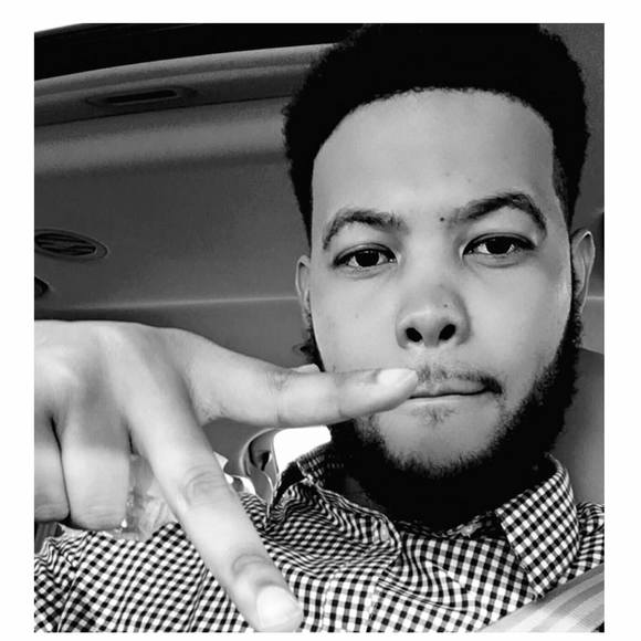 Profile Picture of Bradley Warrington (@yungb02) on Poshmark