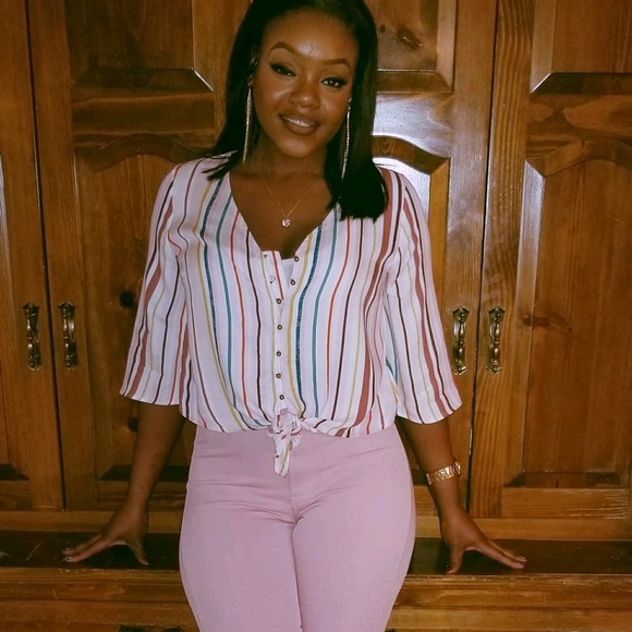 Profile Picture of Tossing Globe (@tiffmglobe) on Poshmark