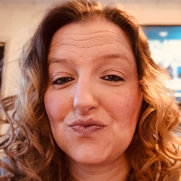 Profile Picture of Angela Alexander (@pinkemt18) on Poshmark
