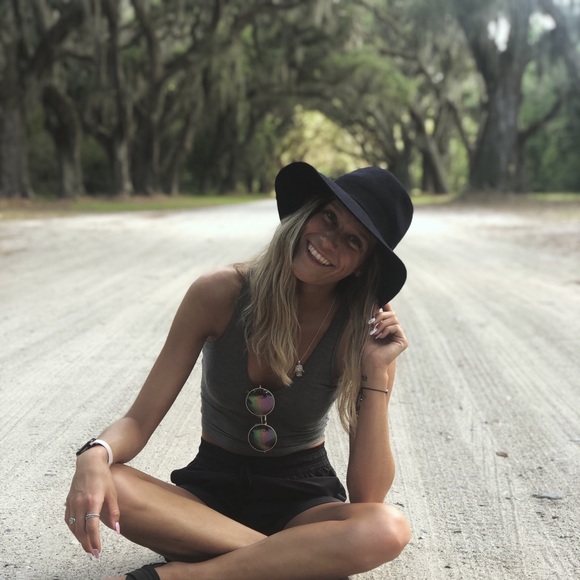 Profile Picture of Savannah Kerr (@savannahkerr) on Poshmark