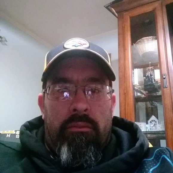 Profile Picture of Daniel Wolfe (@xwolfffx72) on Poshmark