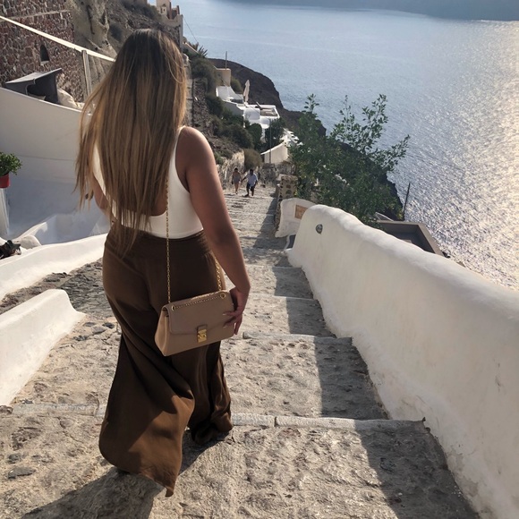 Profile Picture of Krystal Noel (@shawtitwusweet) on Poshmark